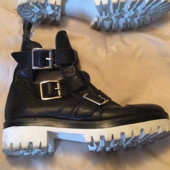 Moschino Combat boots with cutouts - Picture 2 of 9